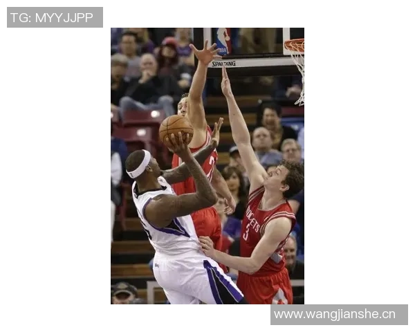 爱德华兹半场表现分析：11投4中收获10分6篮板2助攻并有3次失误